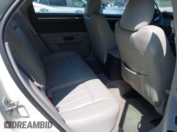 2007 Chrysler 300 C with VIN 2C3KA63H87H897640, listed as a IAAI auction lot 42098669 with 87,801 mi miles. Bid and sale history available at carsss.com. Image 8.