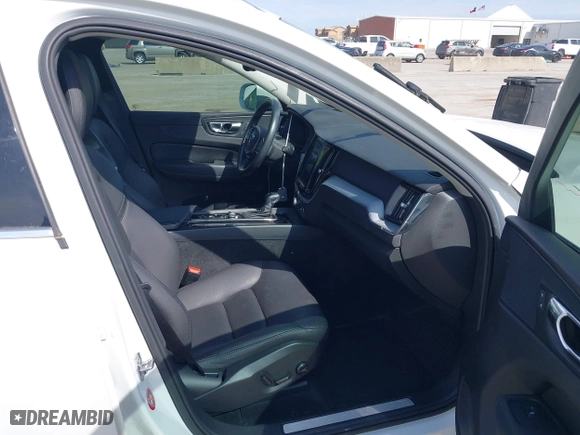 2018 Volvo XC60 Momentum with VIN YV4102RK6J1084192, listed as a IAAI auction lot 41850777 with 64,500 mi miles. Bid and sale history available at carsss.com. Image 5.