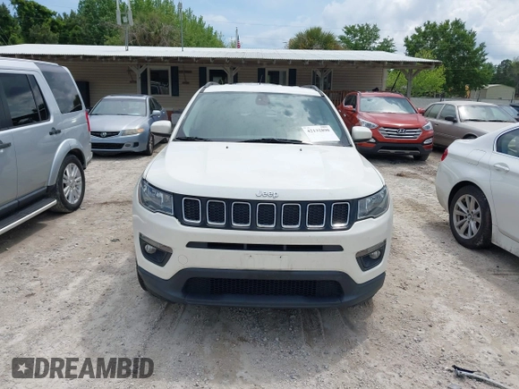 2018 Jeep Compass Latitude with VIN 3C4NJCBB3JT125517, listed as a IAAI auction lot 42132890 with 155,746 mi miles. Bid and sale history available at carsss.com. Image 6.