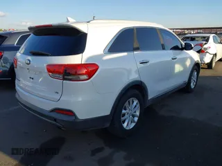 2016 Kia Sorento LX with VIN 5XYPGDA59GG089745, listed as a IAAI auction lot 42029580 with 133,542 mi miles. Bid and sale history available at carsss.com. Image 4.
