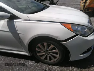 2014 Hyundai Sonata SE with VIN 5NPEC4AC3EH896740, listed as a IAAI auction lot 40032340 with 131,394 mi miles and . Bid and sale history available at DreamBid. Image 6.