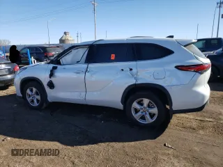 2022 Toyota Highlander LE z VIN 5TDBZRBH4NS246673, wystawiony jako Copart lot #40898463 z przebiegiem 2 366 mil mil oraz . Historia ofert i sprzedaży dostępna na DreamBid. Obrazek 2.