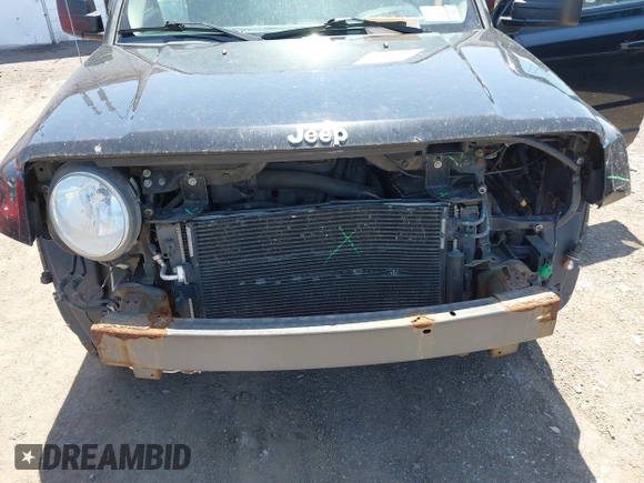 2015 Jeep Patriot Sport with VIN 1C4NJRBB8FD411962, listed as a IAAI auction lot 42504664 with 174,758 mi miles and . Bid and sale history available at DreamBid. Image 6.