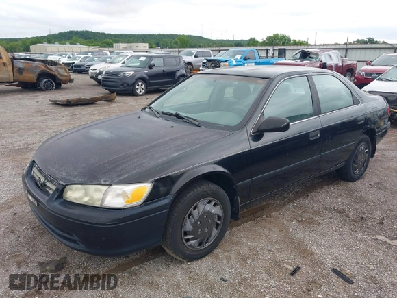 2001 Toyota Camry CE z VIN 4T1BG22K81U054795, wystawiony jako IAAI lot #42359932 z przebiegiem 167 341 mil mil oraz . Historia ofert i sprzedaży dostępna na DreamBid. Obrazek 2.