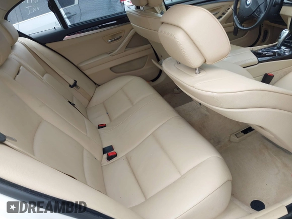 2011 BMW 5 Series 535i xDrive z VIN WBAFU7C57BDU56228, wystawiony jako IAAI lot #42258270 z przebiegiem 103 823 mil mil oraz . Historia ofert i sprzedaży dostępna na DreamBid. Obrazek 8.