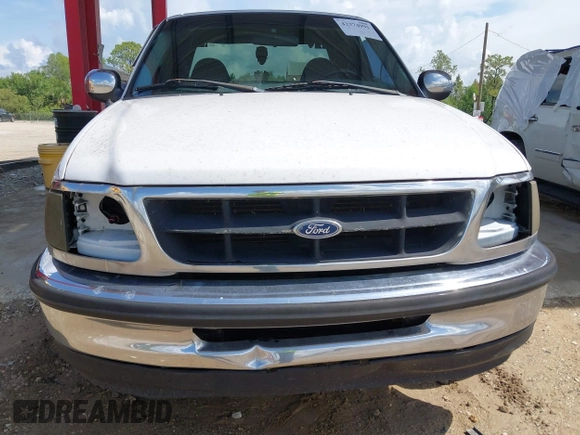 1998 Ford F-150 z VIN 1FTZX1767WKA55769, wystawiony jako IAAI lot #42374991 z przebiegiem 147 500 mil mil oraz . Historia ofert i sprzedaży dostępna na DreamBid. Obrazek 6.