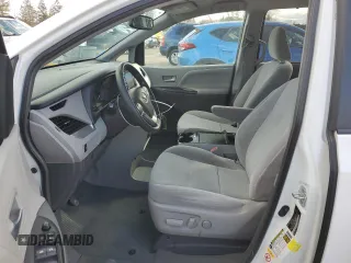 2018 Toyota Sienna LE Auto Access Seat with VIN 5TDKZ3DC9JS904383, listed as a Copart auction lot 43992165 with 106,596 mi miles and Salvage Title. Bid and sale history available at carsss.com. Image 7.
