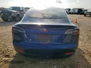 2022 Tesla Model 3 z VIN 5YJ3E1EA2NF343603, wystawiony jako Copart lot #59758095 z przebiegiem 14 965 mil mil oraz Szkoda całkowita • Salvage title. Historia ofert i sprzedaży dostępna na DreamBid. Obrazek 6.