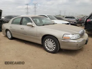 2005 Lincoln Town Car Signature z VIN 1LNHM81W25Y666645, wystawiony jako Copart lot #56103945 z przebiegiem 168 883 mil mil oraz Czysty tytuł • Clean title. Historia ofert i sprzedaży dostępna na DreamBid. Obrazek 4.