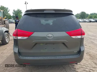 2012 Toyota Sienna XLE AAS с VIN 5TDYK3DC0CS232036, выставлен на аукционе IAAI как лот 42714811 с пробегом 201 769 миль миль и . История ставок и продаж доступна на DreamBid. Изображение 16.