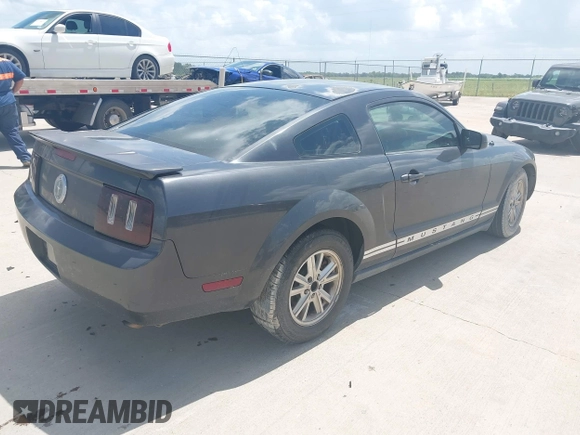 2007 Ford Mustang Deluxe с VIN 1ZVFT80N975271192, выставлен на аукционе IAAI как лот 42732940 с пробегом 230 646 миль миль и . История ставок и продаж доступна на DreamBid. Изображение 4.