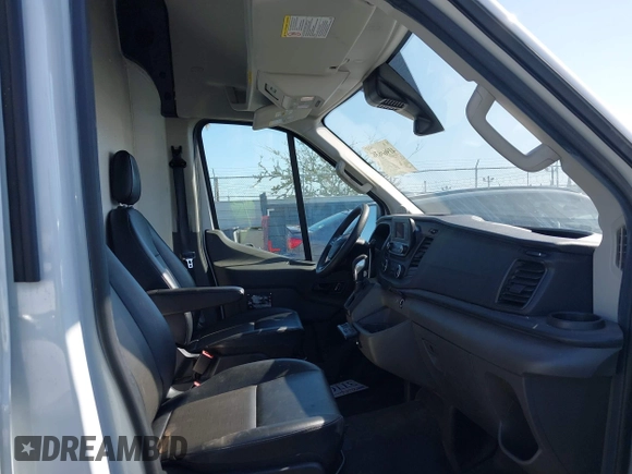 2022 Ford Transit Cargo z VIN 1FTBW3X83NKA36099, wystawiony jako IAAI lot #41966836 z przebiegiem 116 881 mil mil oraz . Historia ofert i sprzedaży dostępna na DreamBid. Obrazek 5.