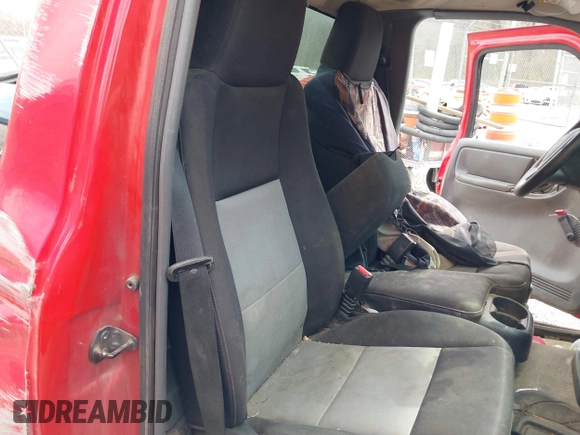 2005 Ford Ranger XL z VIN 1FTYR10U25PA06950, wystawiony jako IAAI lot #41902409 z przebiegiem 272 333 mil mil oraz . Historia ofert i sprzedaży dostępna na DreamBid. Obrazek 8.