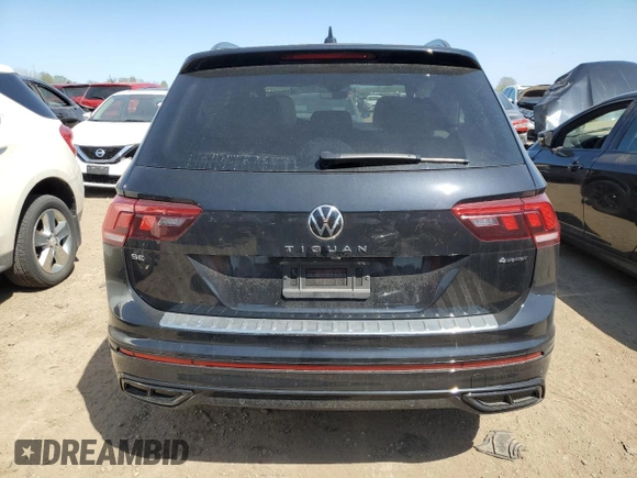 2022 Volkswagen Tiguan SE R-Line Black z VIN 3VV8B7AX2NM107364, wystawiony jako Copart lot #56123605 z przebiegiem 16 242 mil mil oraz Szkoda całkowita • Salvage title. Historia ofert i sprzedaży dostępna na DreamBid. Obrazek 6.