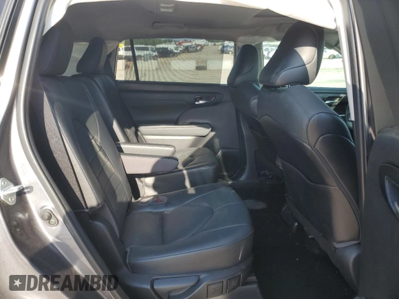 2021 Toyota Highlander XLE with VIN 5TDGZRAHXMS521419, listed as a Copart auction lot 59068364 with 44,634 mi miles and Salvage title. Bid and sale history available at DreamBid. Image 12.