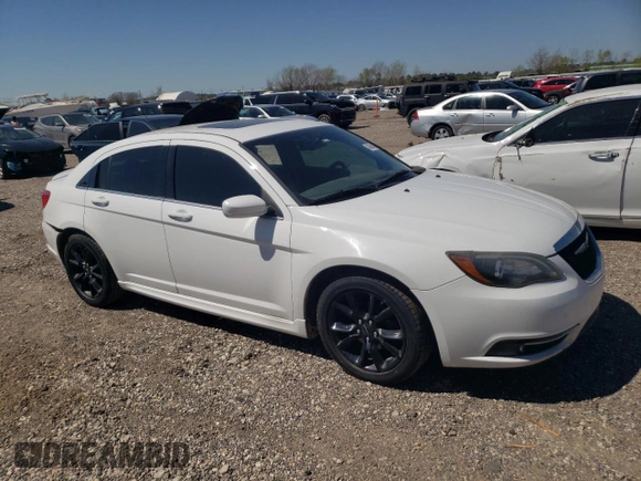 2013 Chrysler 200 Limited with VIN 1C3CCBCG7DN719221, listed as a Copart auction lot 48366425 with 186,274 mi miles and Salvage Title. Bid and sale history available at carsss.com. Image 4.