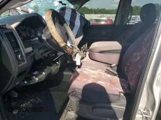 2012 Ram 2500 ST z VIN 3C6UD5CLXCG158412, wystawiony jako Copart lot #56632025 z przebiegiem 94 758 mil mil oraz Szkoda całkowita • Salvage title. Historia ofert i sprzedaży dostępna na DreamBid. Obrazek 7.