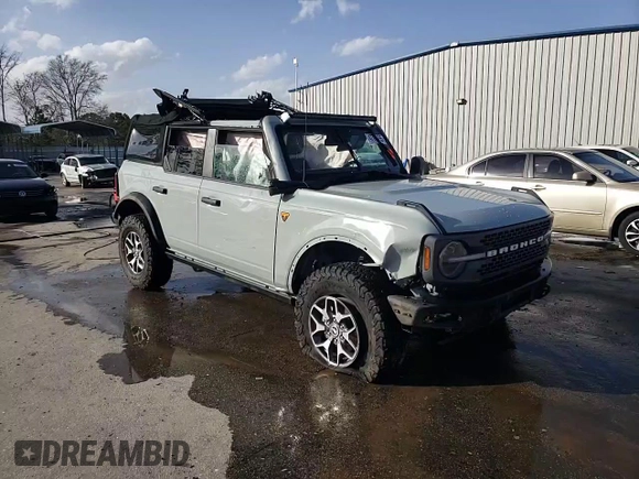 2024 Ford Bronco Badlands z VIN 1FMEE9BP9RLA26173, wystawiony jako Copart lot #47761755 z przebiegiem 2901 mil mil oraz Szkody całkowita. Historia ofert i sprzedaży dostępna na DreamBid. Obrazek 14.