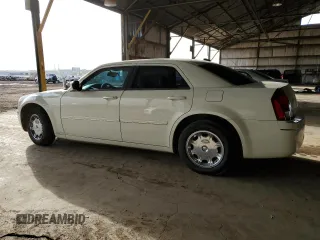 2005 Chrysler 300 with VIN 2C3JA53G05H679296, listed as a Copart auction lot 45118205 with 86,649 mi miles and Salvage Title. Bid and sale history available at carsss.com. Image 2.