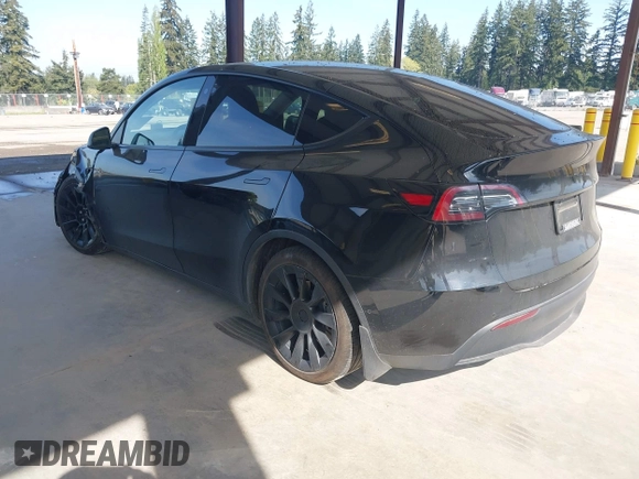 2022 Tesla Model Y Long Range with VIN 7SAYGDEE1NF550202, listed as a IAAI auction lot 42121718 with 28,211 mi miles and . Bid and sale history available at carsss.com. Image 3.