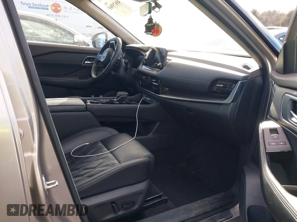 2022 Nissan Rogue Platinum with VIN JN8BT3DD6NW275718, listed as a IAAI auction lot 41675565 with 37,648 mi miles and . Bid and sale history available at DreamBid. Image 5.