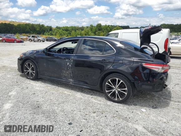 2018 Toyota Camry LE z VIN 4T1B11HK3JU079543, wystawiony jako Copart lot #64873505 z przebiegiem 225 352 mil mil oraz Czysty tytuł • Clean title. Historia ofert i sprzedaży dostępna na DreamBid. Obrazek 2.