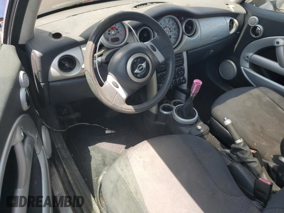 2004 MINI Hardtop z VIN WMWRC334X4TC51451, wystawiony jako Copart lot #61268235 z przebiegiem 149 750 mil mil oraz Szkoda całkowita • Salvage title. Historia ofert i sprzedaży dostępna na DreamBid. Obrazek 8.