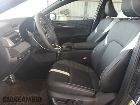 2025 Toyota Camry LE z VIN 4T1DAACK7SU550546, wystawiony jako Copart lot #54840245 z przebiegiem 3 669 mil mil oraz Szkoda całkowita • Salvage title. Historia ofert i sprzedaży dostępna na DreamBid. Obrazek 7.