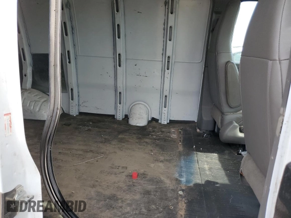 2017 GMC Savana Cargo z VIN 1GTW7AFF1H1159560, wystawiony jako Copart lot #54186255 z przebiegiem 96 988 mil mil oraz Szkoda całkowita • Salvage title. Historia ofert i sprzedaży dostępna na DreamBid. Obrazek 11.