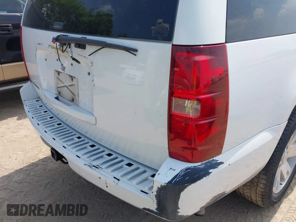 2007 Chevrolet Suburban LT with VIN 3GNFC16J77G136291, listed as a IAAI auction lot 41957476 with Not provided miles and . Bid and sale history available at DreamBid. Image 6.