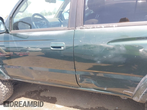 2000 Toyota 4Runner SR5 with VIN JT3GN86R4Y0141531, listed as a IAAI auction lot 42068335 with 204,520 mi miles and . Bid and sale history available at DreamBid. Image 6.
