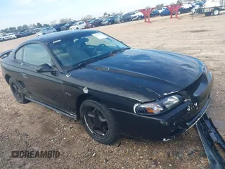 1998 Ford Mustang GT z VIN 1FAFP42X3WF104453, wystawiony jako IAAI lot #41551590 z przebiegiem 109 517 mil mil oraz . Historia ofert i sprzedaży dostępna na DreamBid. Obrazek 1.