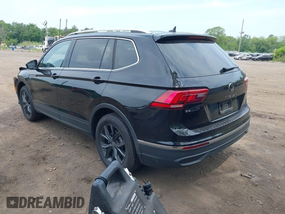 2024 Volkswagen Tiguan SE with VIN 3VVMB7AX6RM079301, listed as a IAAI auction lot 42404572 with 8,573 mi miles and . Bid and sale history available at DreamBid. Image 3.