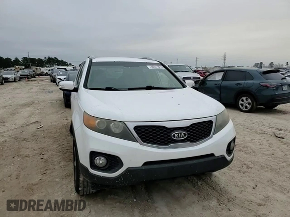 2011 Kia Sorento LX with VIN 5XYKT3A13BG133986, listed as a Copart auction lot 45411515 with 201,884 mi miles and Salvage Title. Bid and sale history available at carsss.com. Image 12.