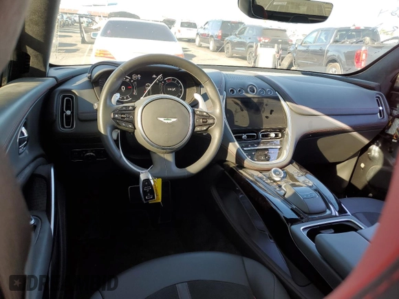 2023 Aston Martin DBX 707 z VIN SD7VUJBW6PTV07155, wystawiony jako Copart lot #85346734 z przebiegiem 6819 mil mil oraz Szkody całkowita. Historia ofert i sprzedaży dostępna na DreamBid. Obrazek 8.