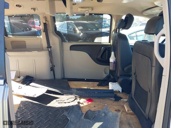 2014 Chrysler Town & Country Touring-L 30th Anniversary with VIN 2C4RC1CG0ER179943, listed as a IAAI auction lot 41420688 with 238,340 mi miles. Bid and sale history available at carsss.com. Image 8.