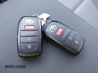 2025 Toyota Camry LE с VIN 4T1DBADK3SU011319, выставлен на аукционе IAAI как лот 41430879 с пробегом 2 366 миль миль и . История ставок и продаж доступна на DreamBid. Изображение 11.