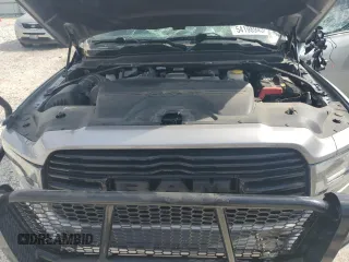 2020 Ram 2500 Laramie z VIN 3C6UR5FL2LG282784, wystawiony jako Copart lot #54198945 z przebiegiem 70 759 mil mil oraz Szkoda całkowita • Salvage title. Historia ofert i sprzedaży dostępna na DreamBid. Obrazek 11.