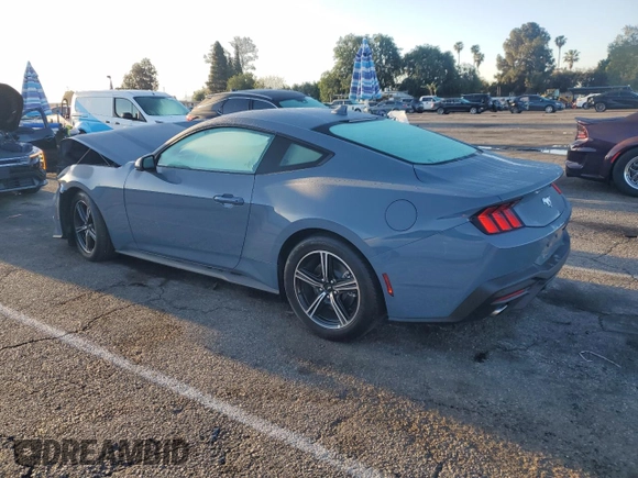2024 Ford Mustang EcoBoost z VIN 1FA6P8TH2R5149490, wystawiony jako Copart lot #51705725 z przebiegiem 4 064 mil mil oraz Szkoda całkowita • Salvage title. Historia ofert i sprzedaży dostępna na DreamBid. Obrazek 2.