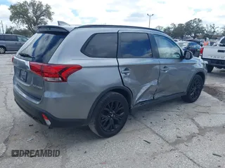 2018 Mitsubishi Outlander SE z VIN JA4AD3A38JZ020054, wystawiony jako IAAI lot #42100256 z przebiegiem 50 100 mil mil oraz . Historia ofert i sprzedaży dostępna na DreamBid. Obrazek 4.
