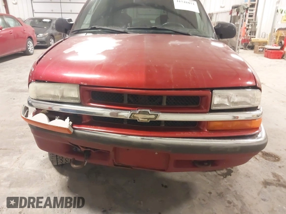 2000 Chevrolet Blazer LT z VIN 1GNDT13W1Y2358746, wystawiony jako IAAI lot #41541071 z przebiegiem 205 532 mil mil oraz . Historia ofert i sprzedaży dostępna na DreamBid. Obrazek 6.