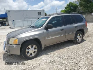 2006 GMC Envoy SLE z VIN 1GKDT13S262271445, wystawiony jako Copart lot #58196195 z przebiegiem 129 902 mil mil oraz Szkody całkowita. Historia ofert i sprzedaży dostępna na DreamBid. Obrazek 1.