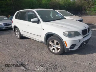 2011 BMW X5 35d z VIN 5UXZW0C53BL371750, wystawiony jako IAAI lot #41931513 z przebiegiem 198 470 mil mil oraz . Historia ofert i sprzedaży dostępna na DreamBid. Obrazek 1.