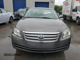 2005 Toyota Avalon XL z VIN 4T1BK36BX5U017137, wystawiony jako Copart lot #57623495 z przebiegiem 130 875 mil mil oraz Szkoda całkowita • Salvage title. Historia ofert i sprzedaży dostępna na DreamBid. Obrazek 5.