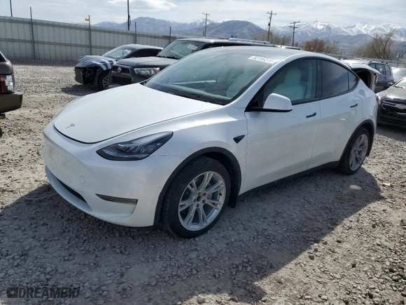 2021 Tesla Model Y Long Range with VIN 5YJYGDEEXMF268300, listed as a Copart auction lot 52196315 with 33,280 mi miles and Salvage Title. Bid and sale history available at carsss.com. Image 1.
