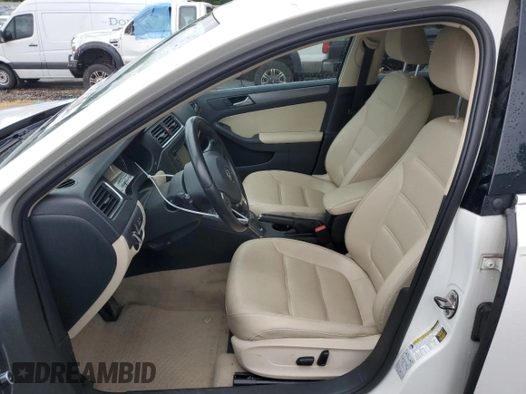 2013 Volkswagen Jetta TDI with VIN 3VWLL7AJ8DM352991, listed as a Copart auction lot 68473304 with 102,097 mi miles and Salvage title. Bid and sale history available at DreamBid. Image 7.