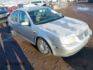 1999 Volkswagen Jetta GL z VIN 3VWRA29M4XM020553, wystawiony jako IAAI lot #41239416 z przebiegiem 294 250 mil mil oraz . Historia ofert i sprzedaży dostępna na DreamBid. Obrazek 1.