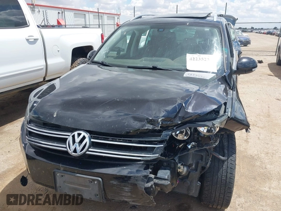 2017 Volkswagen Tiguan Wolfsburg Edition z VIN WVGSV7AX1HW503670, wystawiony jako IAAI lot #42235251 z przebiegiem 88 477 mil mil oraz . Historia ofert i sprzedaży dostępna na DreamBid. Obrazek 6.