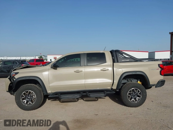 2024 Chevrolet Colorado 4WD ZR2 z VIN 1GCPTFEK4R1145701, wystawiony jako IAAI lot #42262513 z przebiegiem 8 666 mil mil oraz . Historia ofert i sprzedaży dostępna na DreamBid. Obrazek 14.