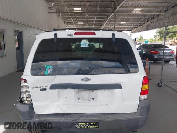 2004 Ford Escape XLT z VIN 1FMYU03184DA08689, wystawiony jako IAAI lot #42538780 z przebiegiem 251 930 mil mil oraz . Historia ofert i sprzedaży dostępna na DreamBid. Obrazek 17.